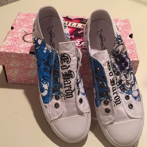 Slip on tennis shoes